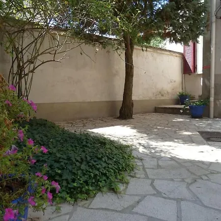 Calme Dans Quartier Residentiel.