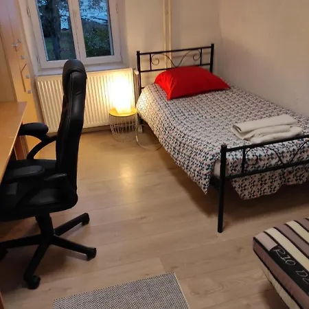 Apartman Calme Dans Quartier Residentiel. *